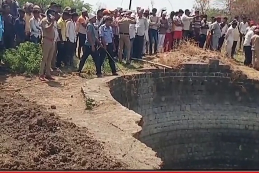 बोरामणी येथे विहिरीचा कठडा ढासळून दोन मुले अडकली 